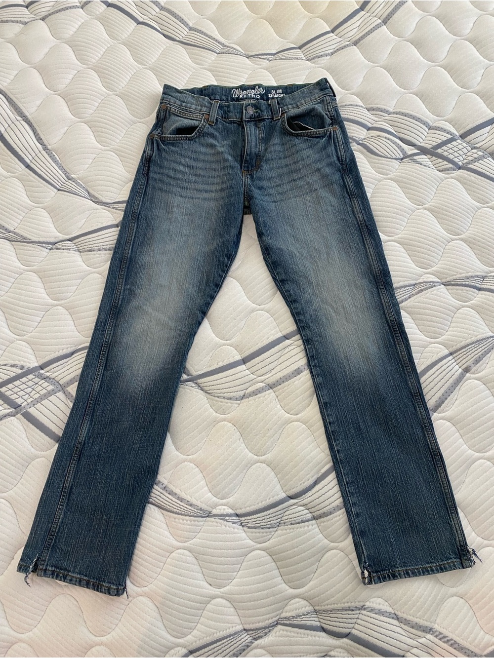 Wrangler Men's Slim Straight Jeans in Blue Wash